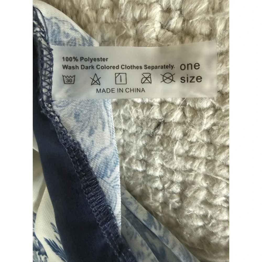 Apron blue and white Toile de Jouy pattern Chinoiserie scenes solid, blue trim